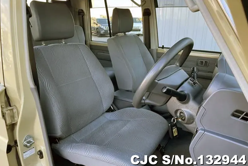 2015 Toyota / Land Cruiser Stock No. 132944