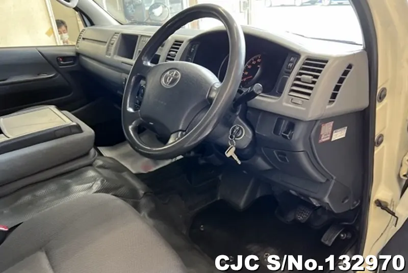 2011 Toyota / Hiace Stock No. 132970
