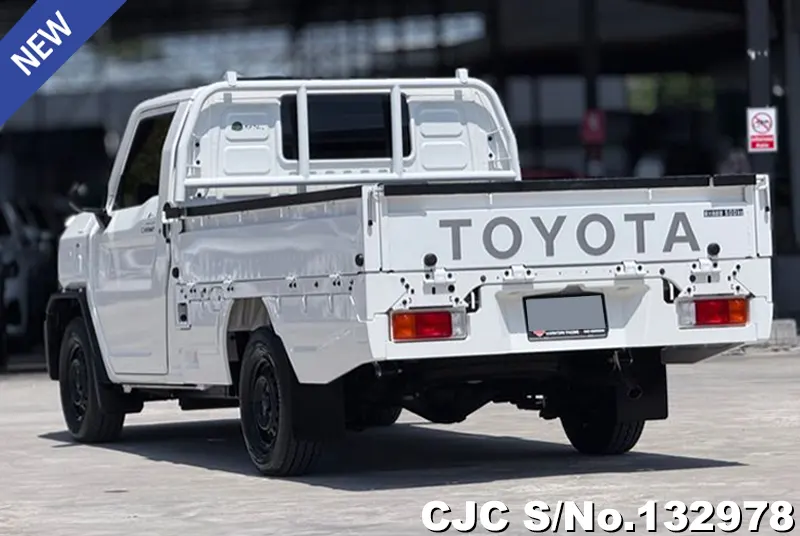 2024 Toyota / Hilux / Champ Stock No. 132978