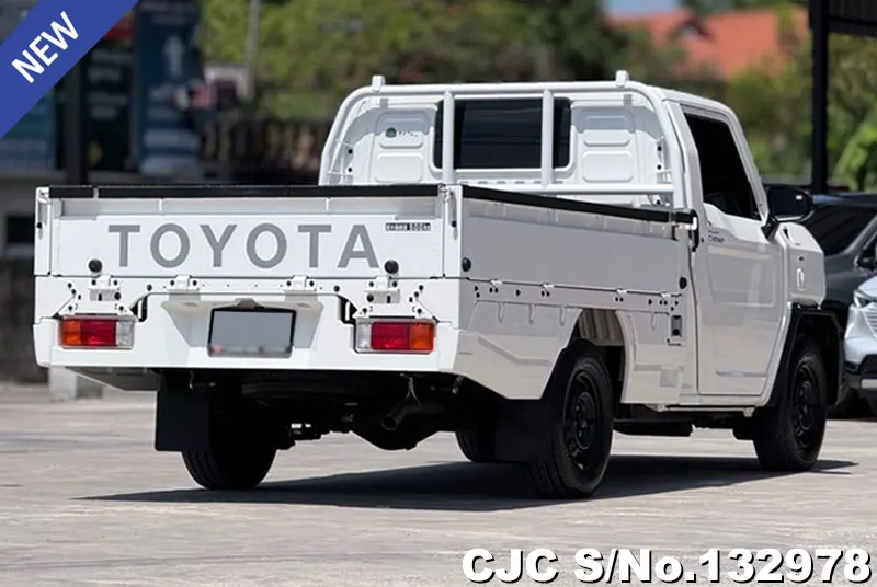 2024 Toyota / Hilux / Champ Stock No. 132978