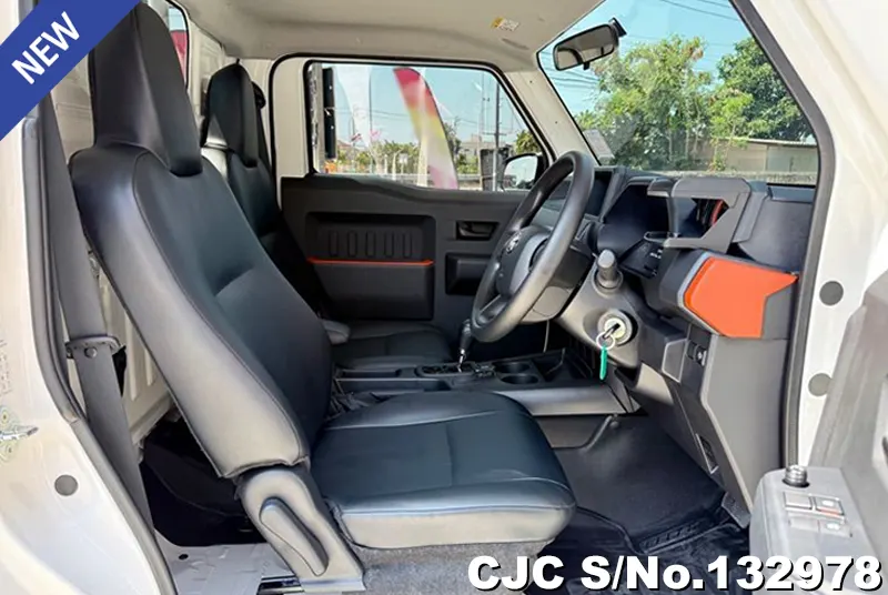 2024 Toyota / Hilux / Champ Stock No. 132978