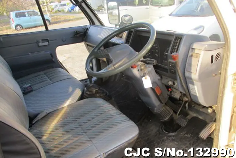 1992 Isuzu / Elf Stock No. 132990