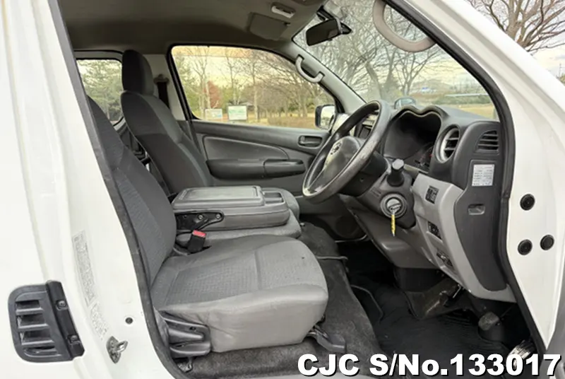 2015 Nissan / Caravan Stock No. 133017