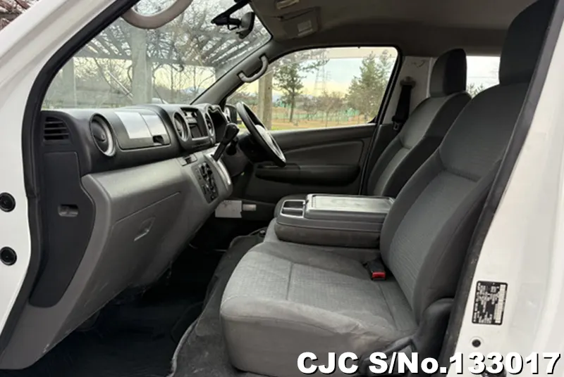 2015 Nissan / Caravan Stock No. 133017