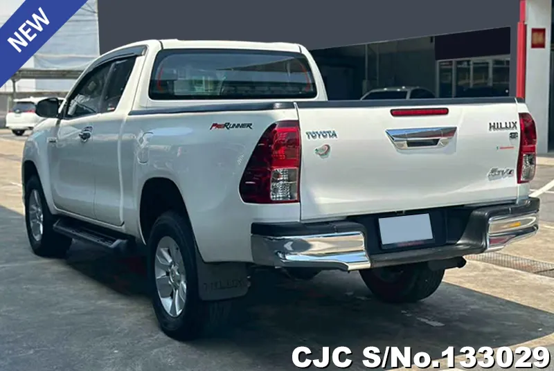 Toyota Hilux in White for Sale Image 1