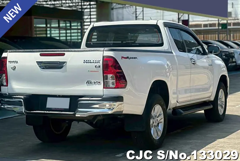 Toyota Hilux in White for Sale Image 2