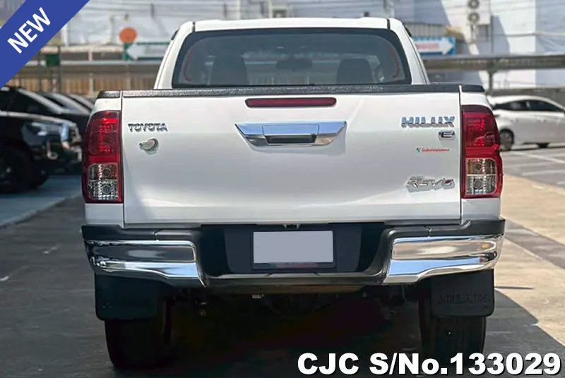 Toyota Hilux in White for Sale Image 5