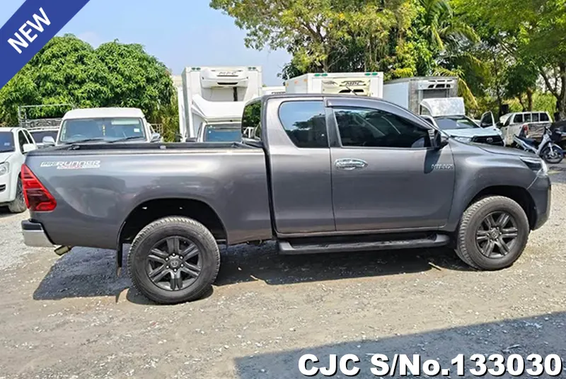 Toyota Hilux in Gray for Sale Image 4