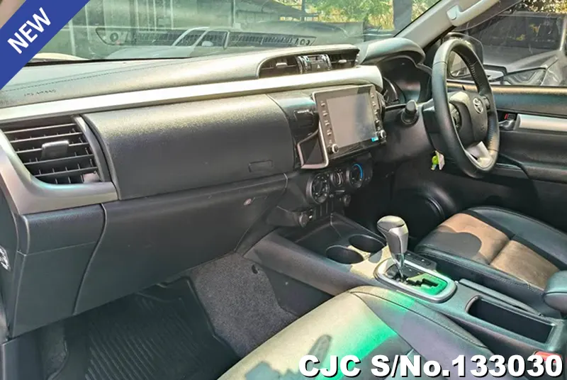 Toyota Hilux in Gray for Sale Image 8