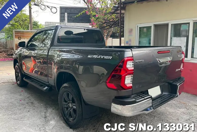 Toyota Hilux in Gray for Sale Image 1
