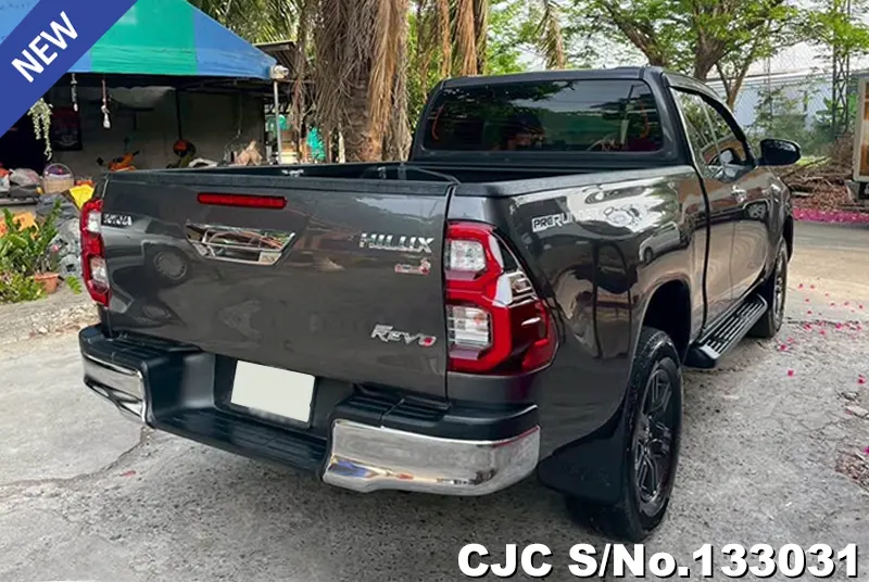 Toyota Hilux in Gray for Sale Image 2