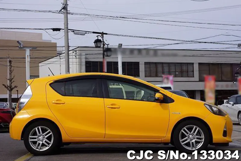 2012 Toyota / Aqua Stock No. 133034