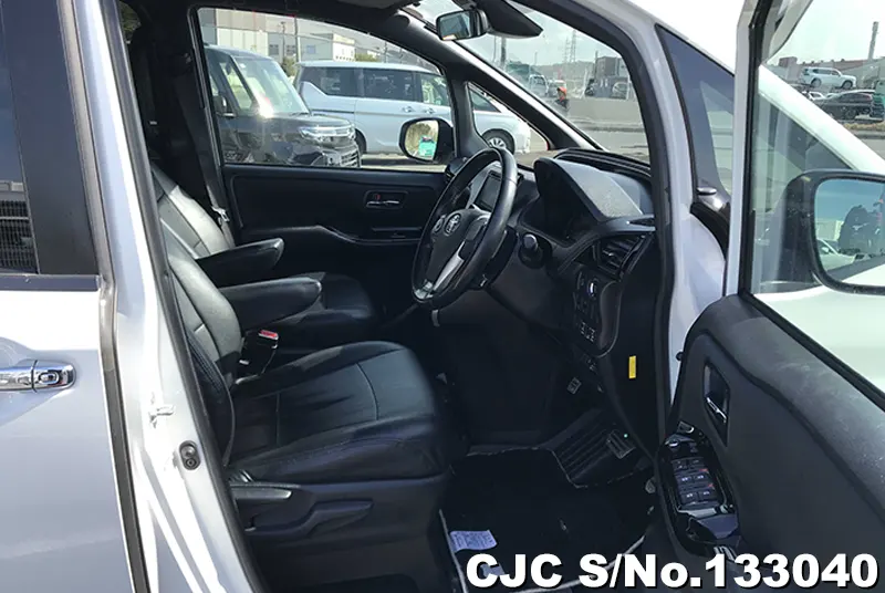 2018 Toyota / Voxy Stock No. 133040