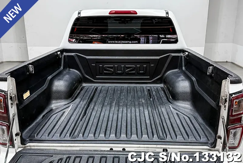 Isuzu D-Max in White for Sale Image 4