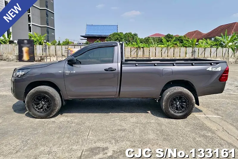 Toyota Hilux in Gray for Sale Image 5
