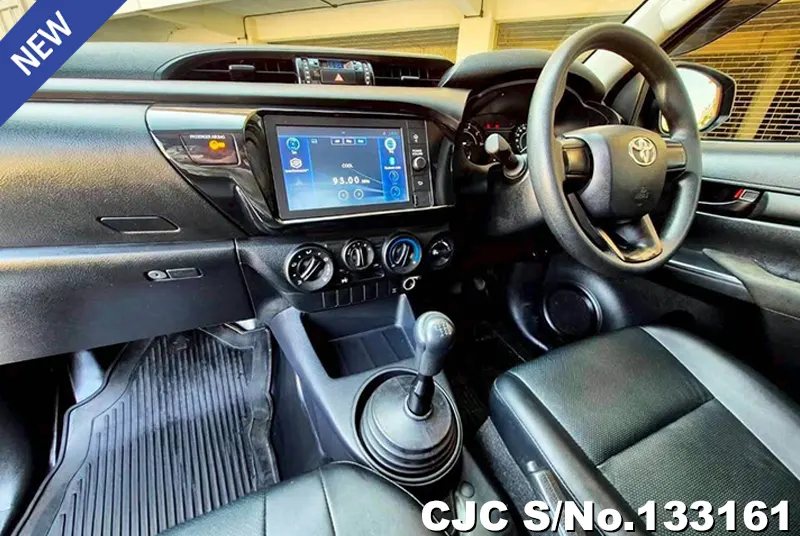 Toyota Hilux in Gray for Sale Image 7