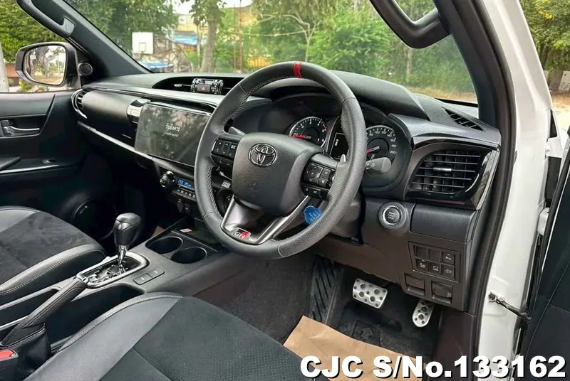 Toyota Hilux in White for Sale Image 10