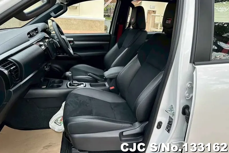 Toyota Hilux in White for Sale Image 13