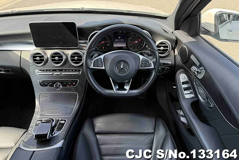 Mercedes Benz C Class in white for Sale Image 9
