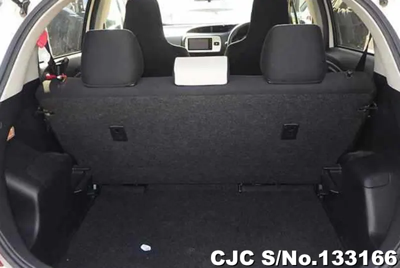 2016 Toyota / Vitz Stock No. 133166