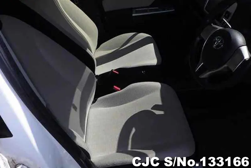 2016 Toyota / Vitz Stock No. 133166