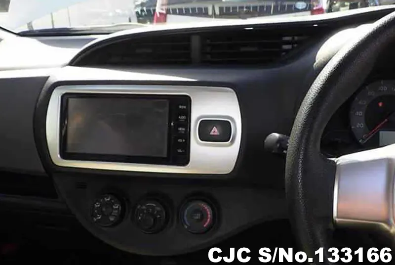 2016 Toyota / Vitz Stock No. 133166