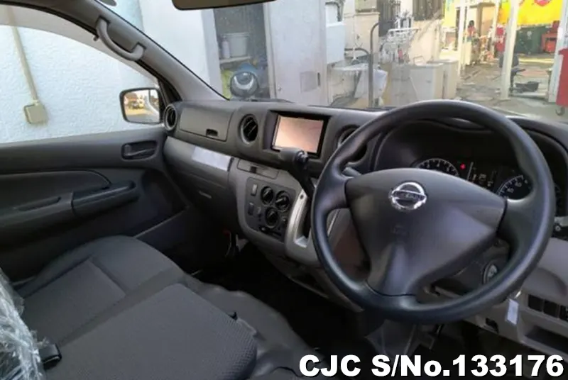 2017 Nissan / Caravan Stock No. 133176