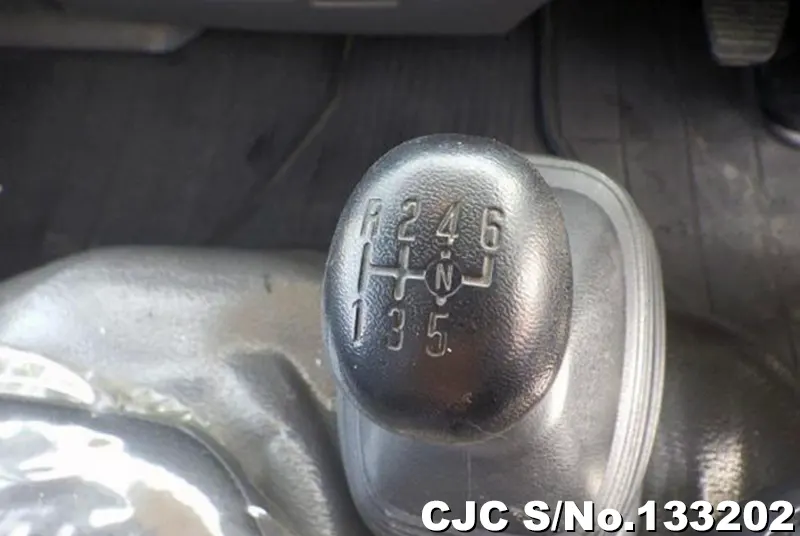 2010 Isuzu / Elf Stock No. 133202