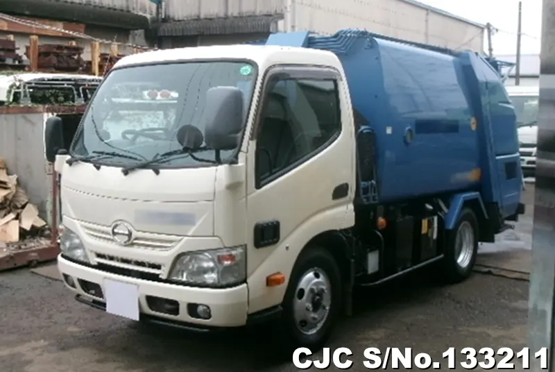 2013 Hino / Dutro Stock No. 133211