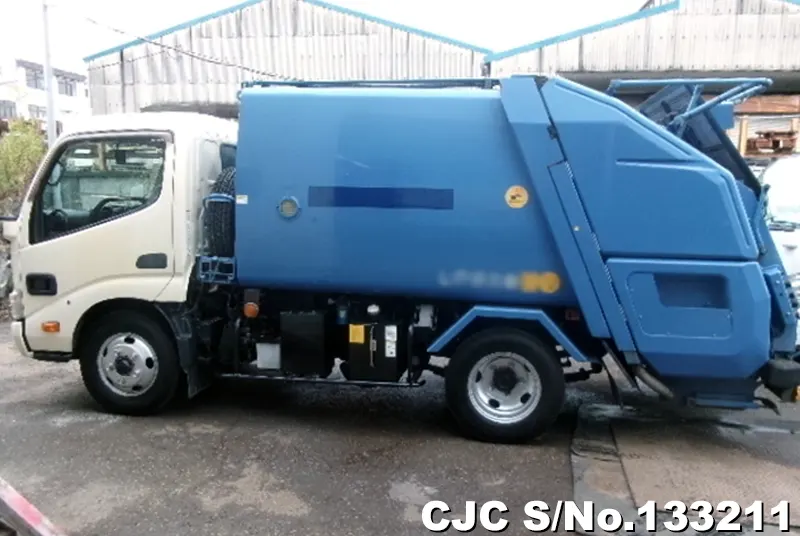 2013 Hino / Dutro Stock No. 133211