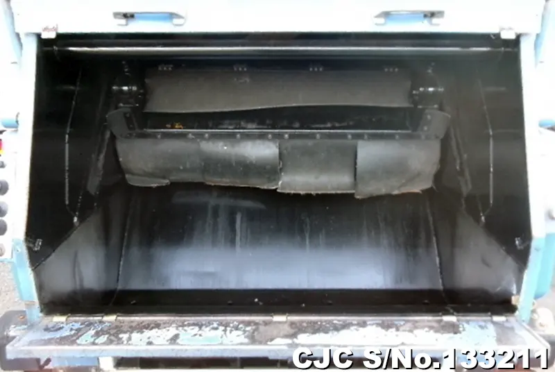 2013 Hino / Dutro Stock No. 133211