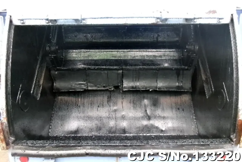 2009 Isuzu / Elf Stock No. 133220