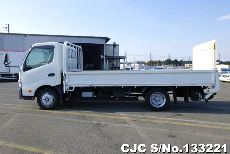 2018 Hino / Dutro Stock No. 133221