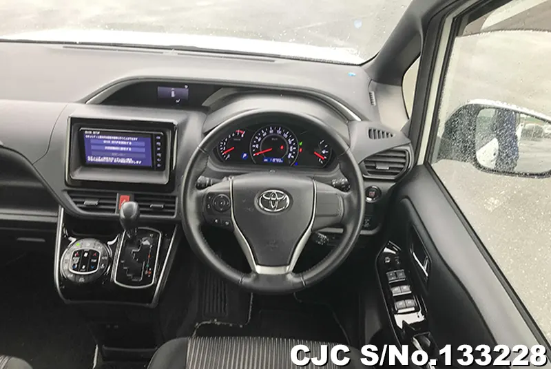 2018 Toyota / Voxy Stock No. 133228