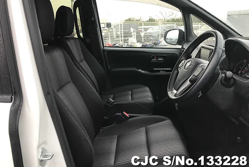 2018 Toyota / Voxy Stock No. 133228