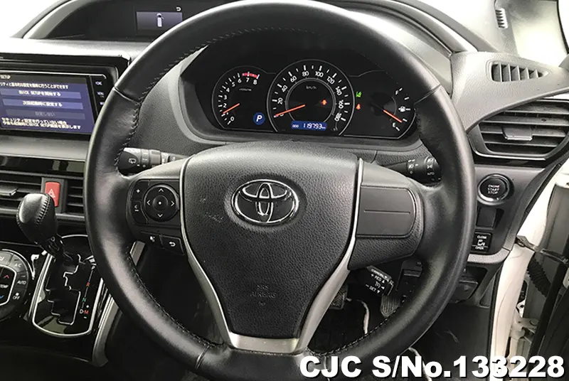 2018 Toyota / Voxy Stock No. 133228