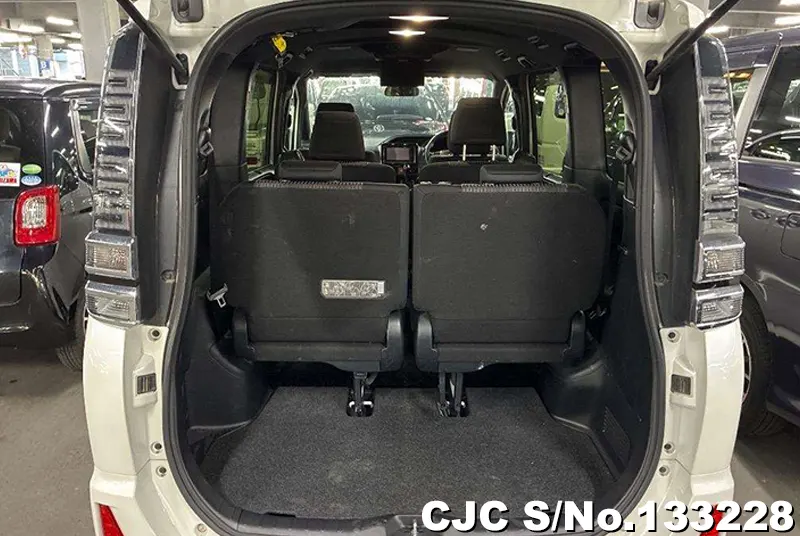 2018 Toyota / Voxy Stock No. 133228