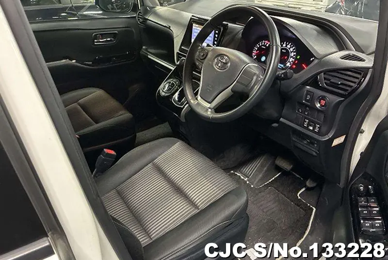 2018 Toyota / Voxy Stock No. 133228