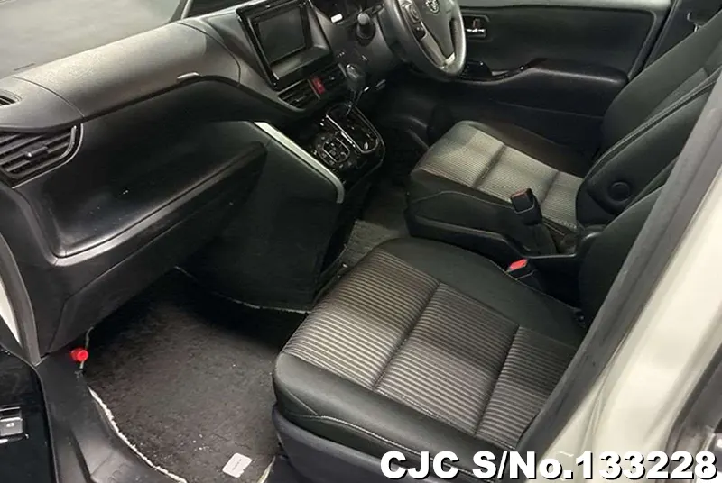 2018 Toyota / Voxy Stock No. 133228