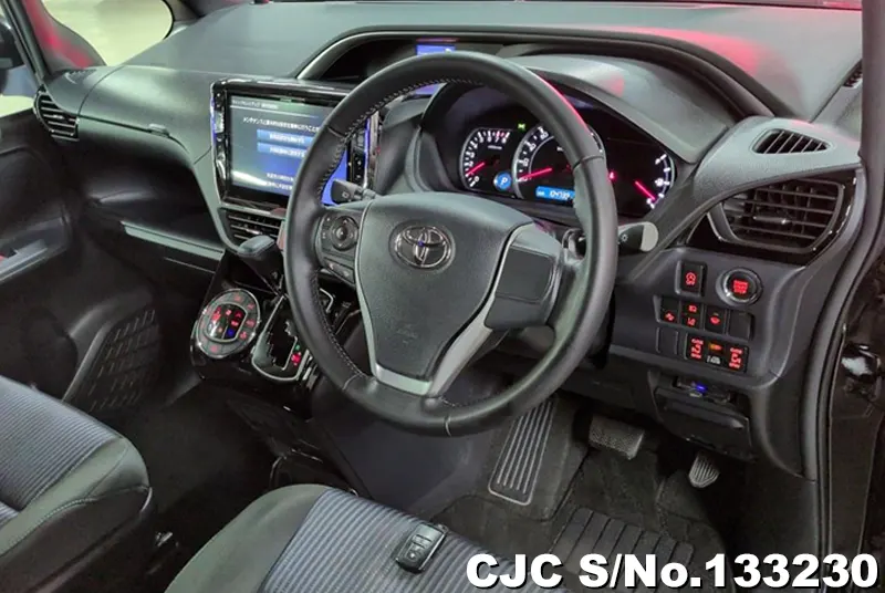 2016 Toyota / Voxy Stock No. 133230