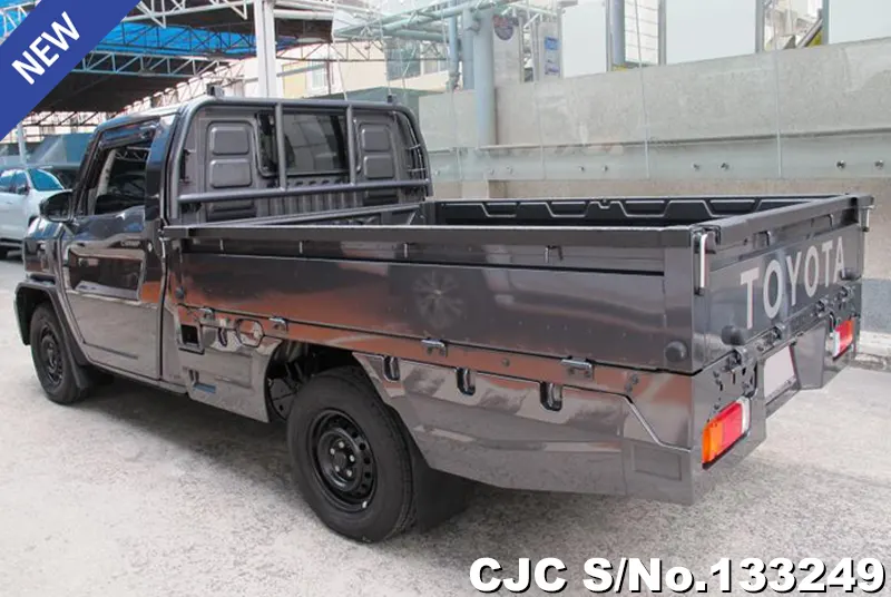 Toyota Hilux in Gray for Sale Image 1