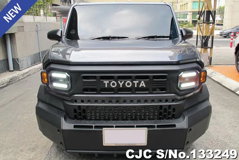 Toyota Hilux in Gray for Sale Image 4