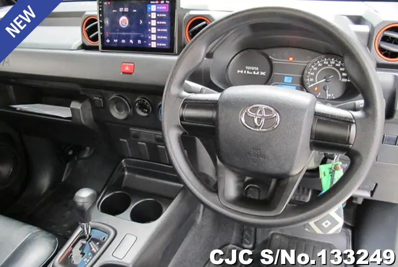 Toyota Hilux in Gray for Sale Image 6