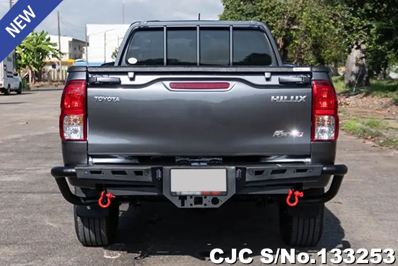 Toyota Hilux in Gray for Sale Image 4