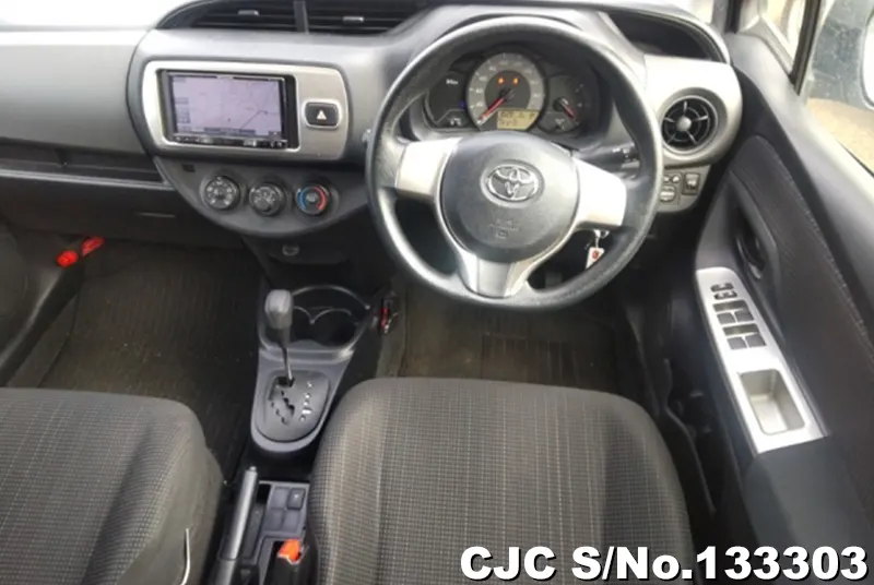 2016 Toyota / Vitz Stock No. 133303