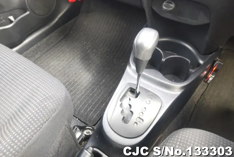 2016 Toyota / Vitz Stock No. 133303