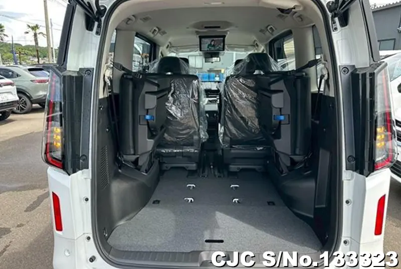 2025 Nissan / Serena Stock No. 133323