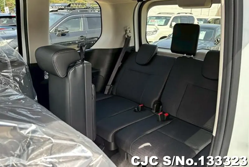 2025 Nissan / Serena Stock No. 133323