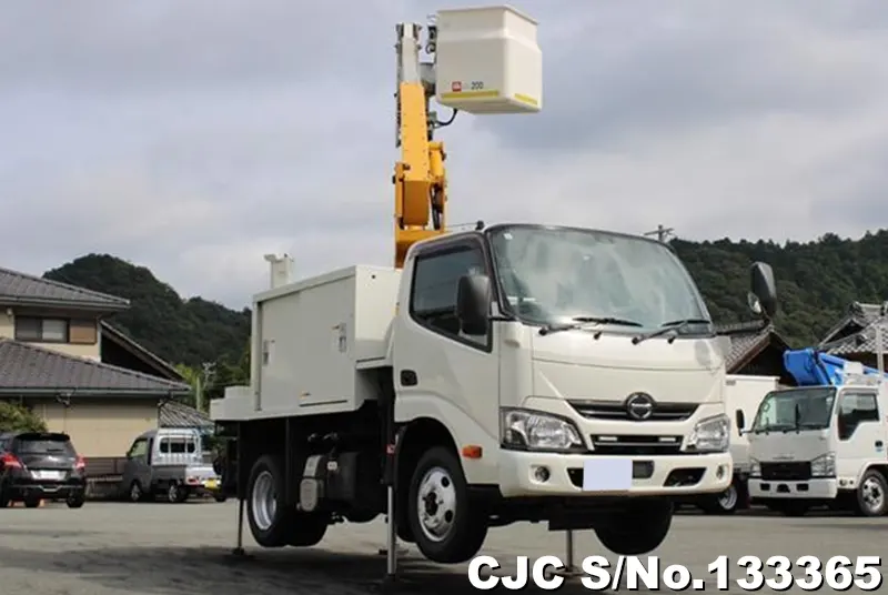 2017 Hino / Dutro Stock No. 133365