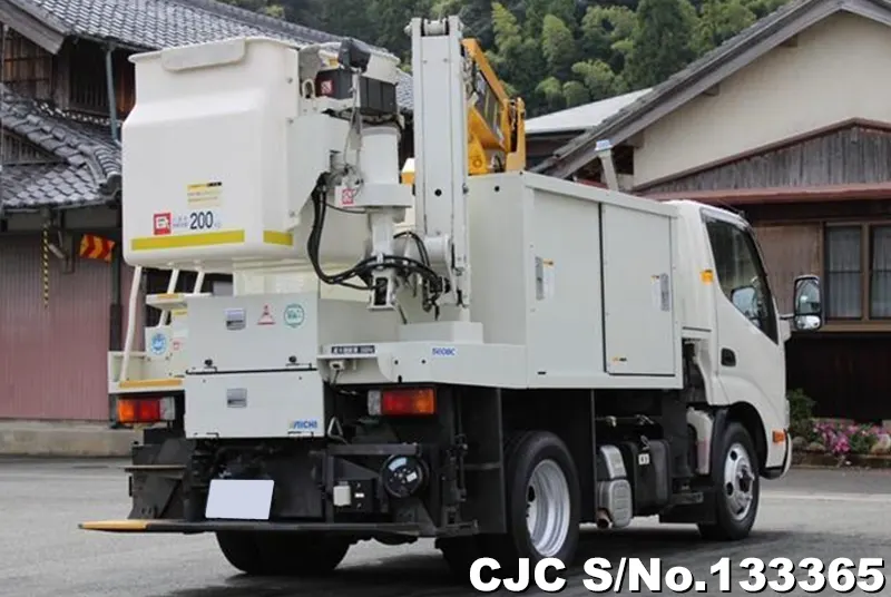 2017 Hino / Dutro Stock No. 133365